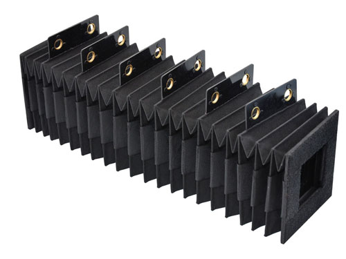 风琴防护罩边际的侧衔接板